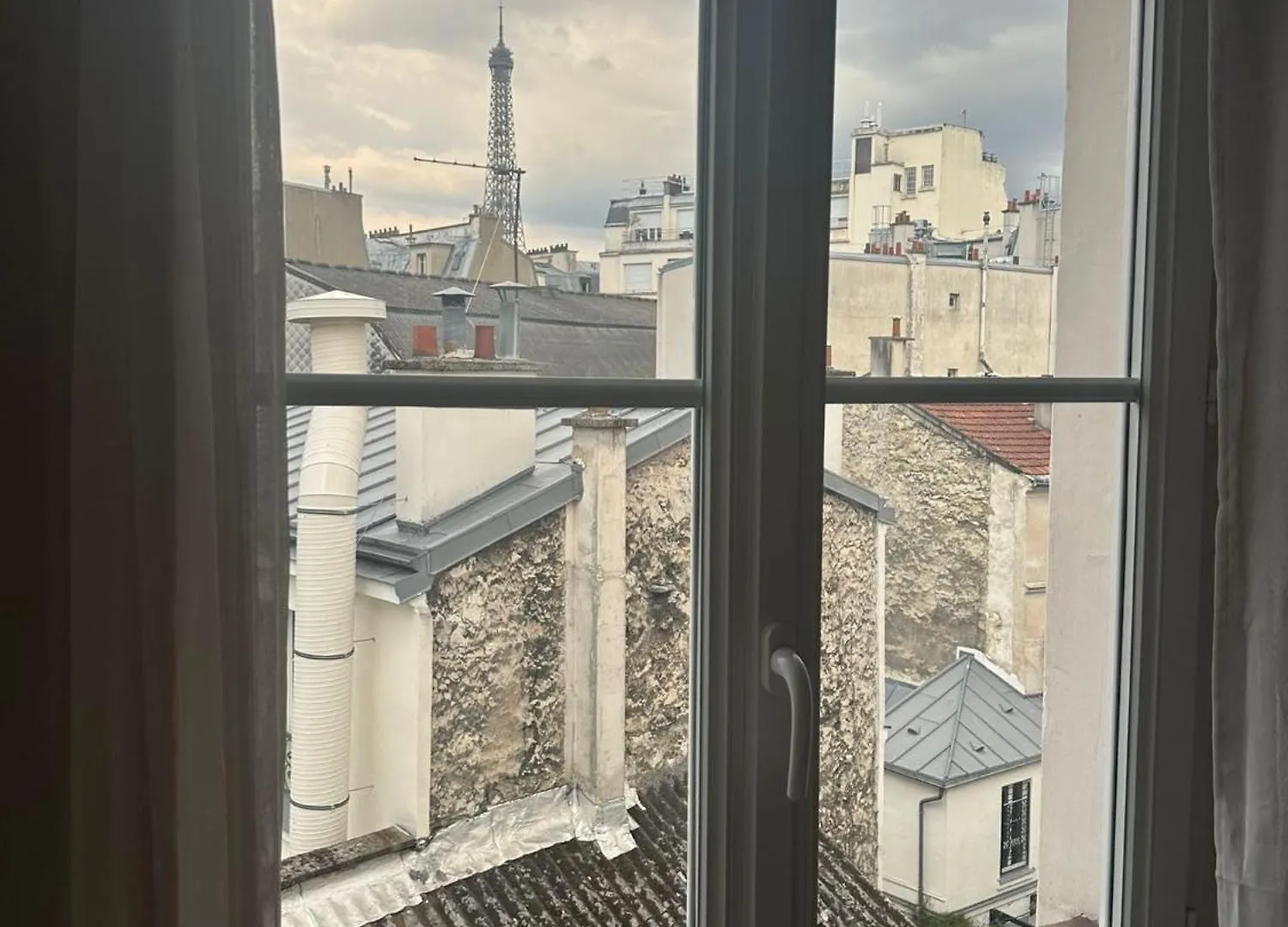 F2 Trocadero Apartment Paris